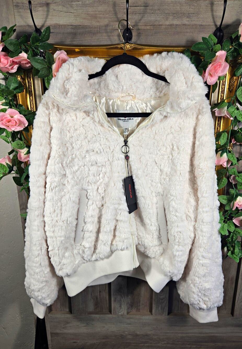 Urban Republic Collection Women's White Bomber Jacket Full Zip Pockets Lined XL